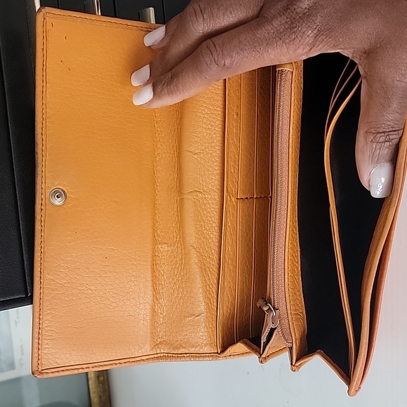 Gucci Soho Tangerine Long Wallet - Picture 5 of 12
